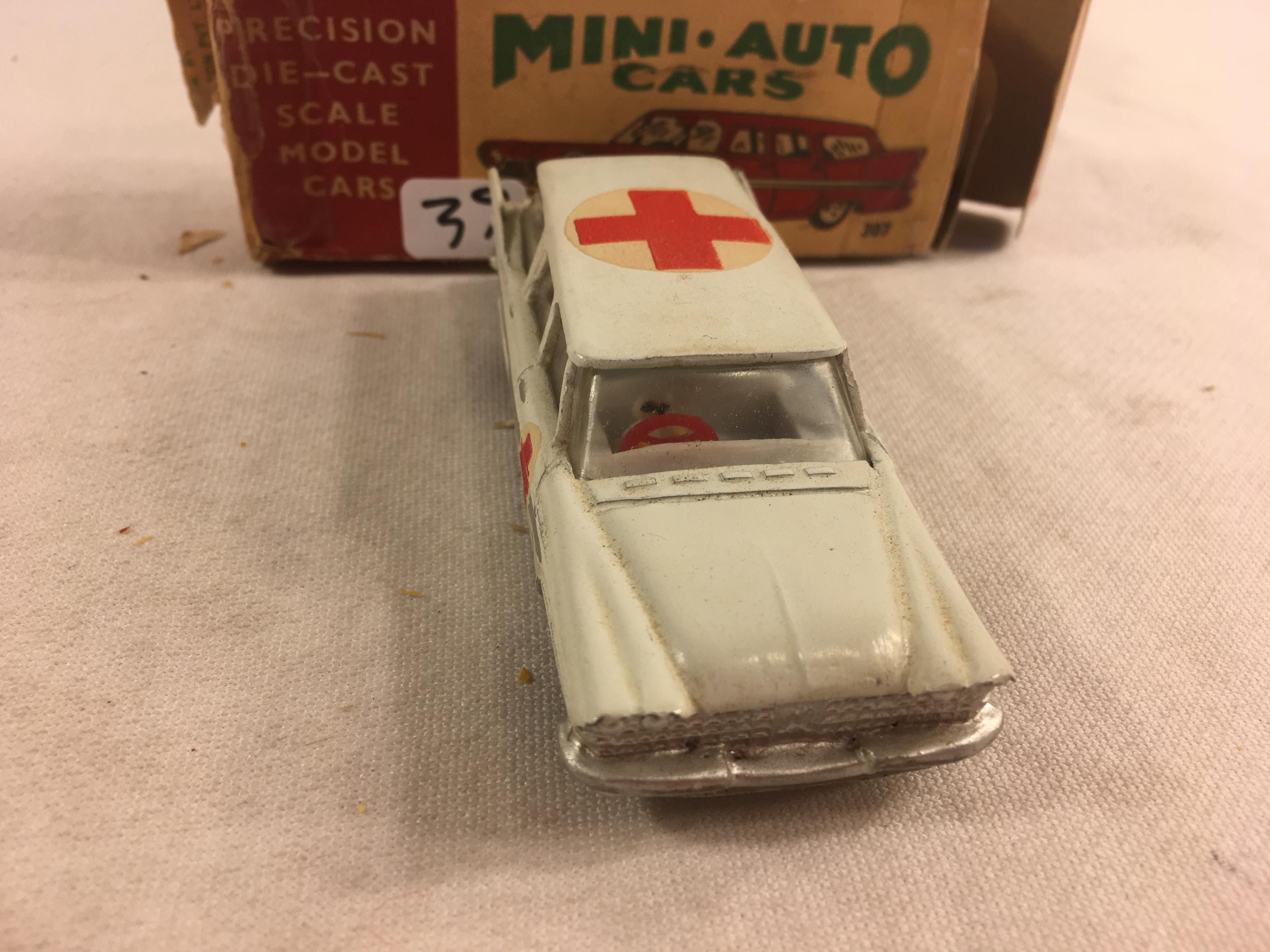 Collector Vintage Mini-Auto Cars  Prescision Die-cast Scale Model Cars  Red Cross Ambulance #307