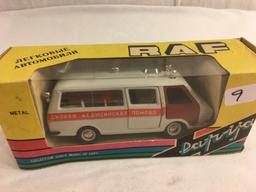 Collector Vintage Russian USSR Ambulance RAF-M 22031 1:43 Diecast Toy Soviet Scale Model Car