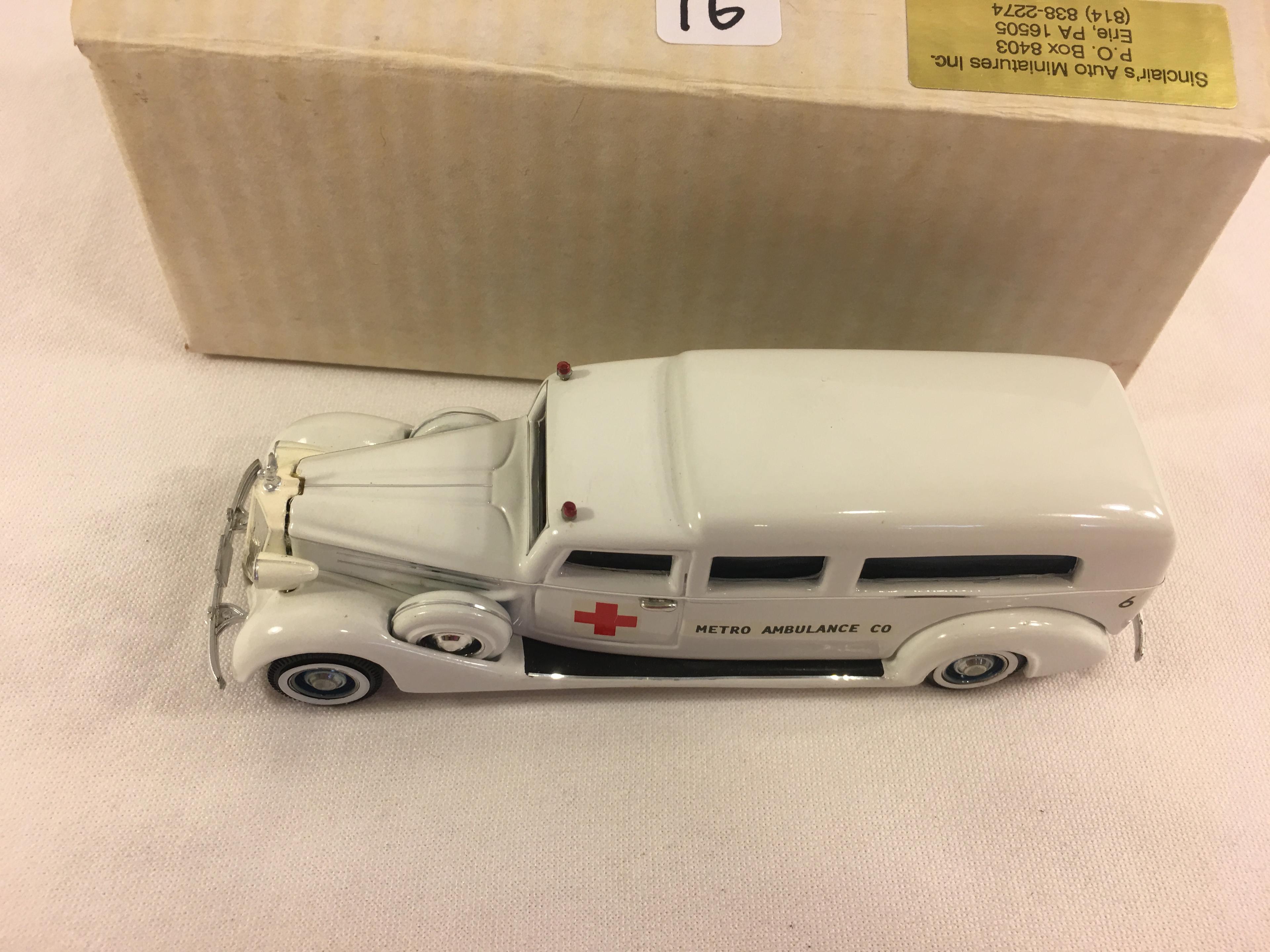 Collector Loose In Box Sinclairs Auto Minatures Inc 1937 Ambulance White Scale 1/43
