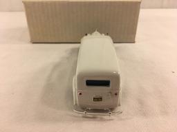 Collector Loose In Box Sinclairs Auto Minatures Inc 1937 Ambulance White Scale 1/43