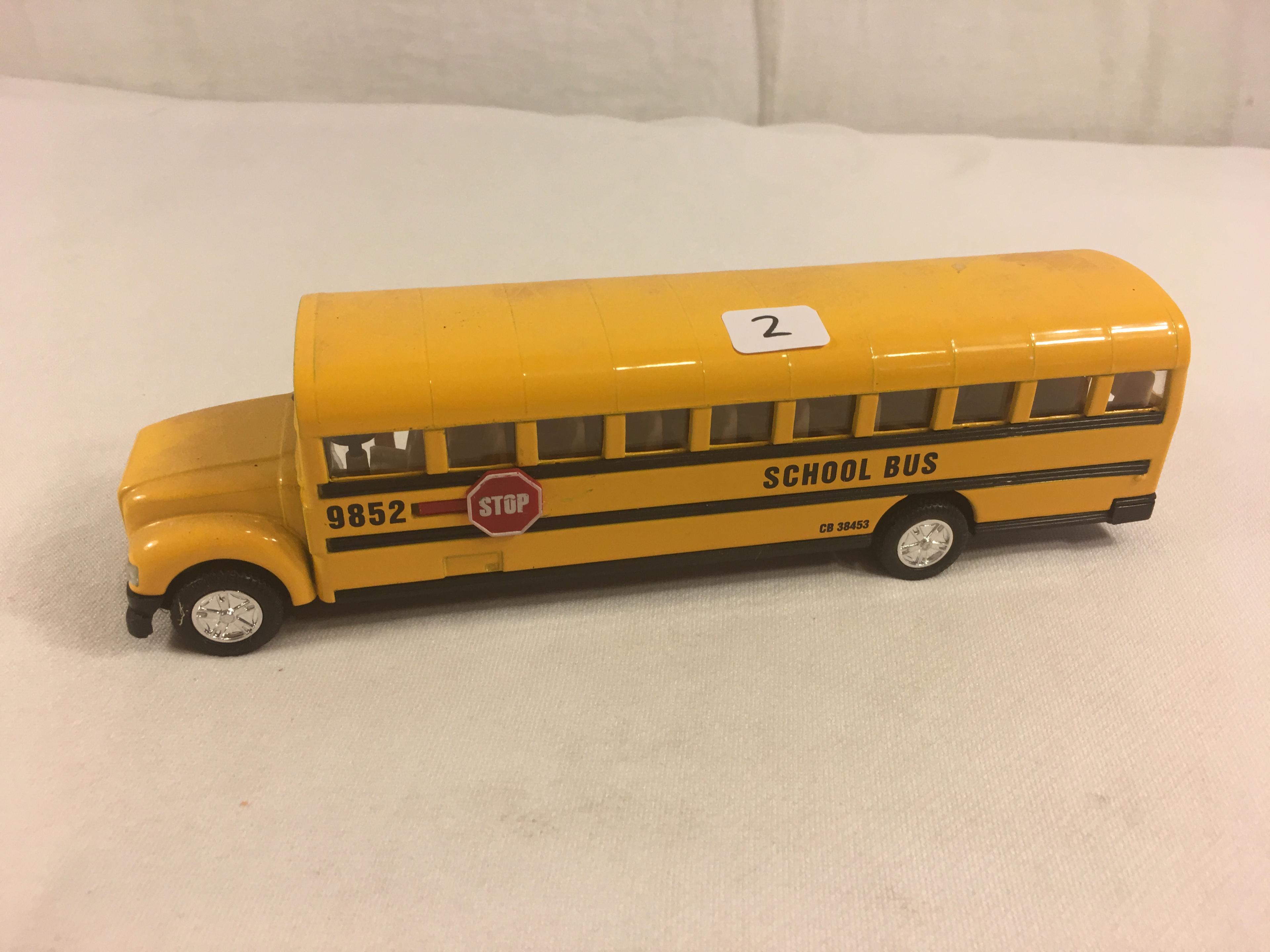 Collector Loose SS 9852  School Bus Truck Size: 8.3/8" Long - See Photos