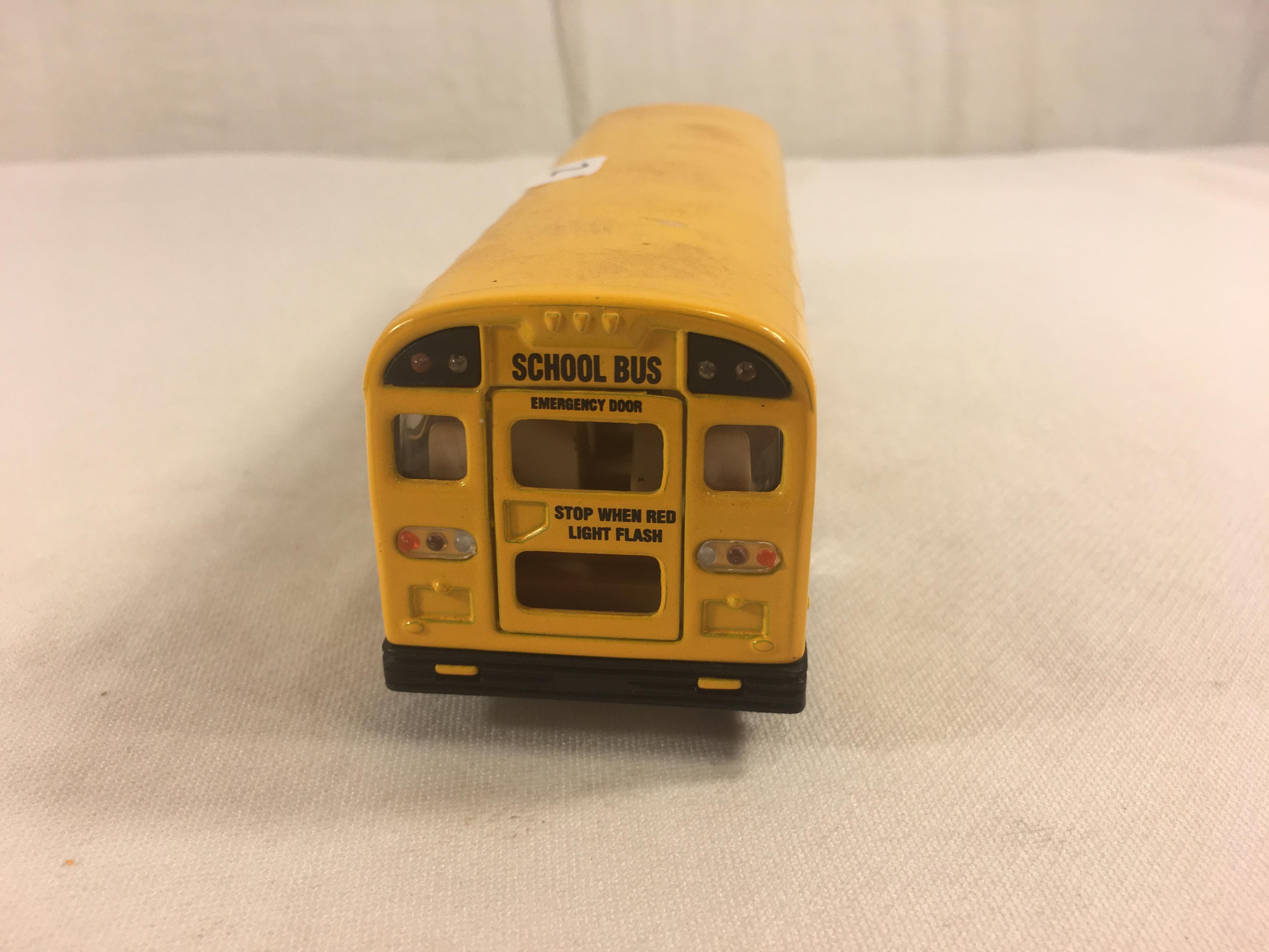 Collector Loose SS 9852  School Bus Truck Size: 8.3/8" Long - See Photos