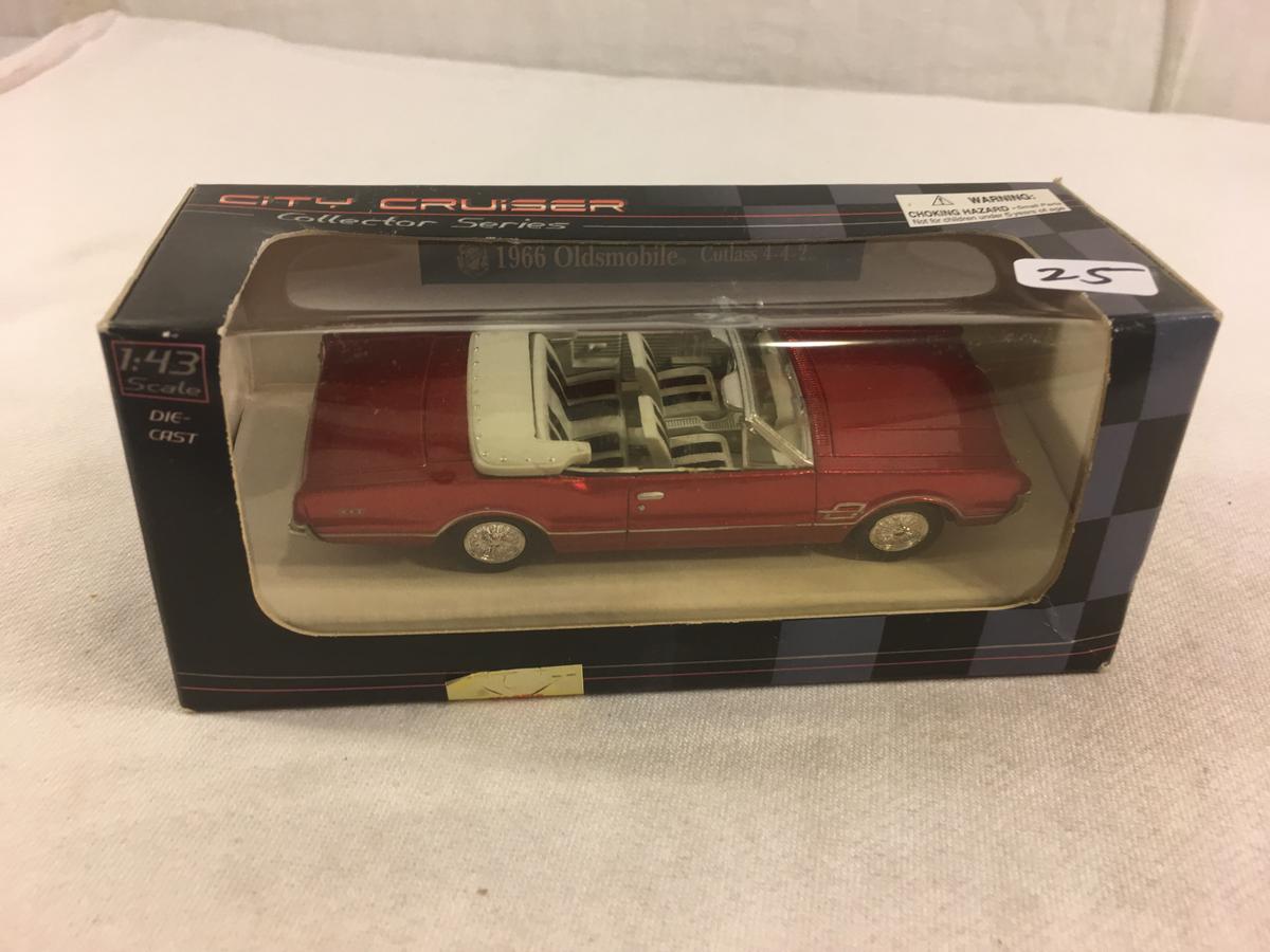 Collector New City Cruiser Collector Series 1/43 Scale DieCast Red Convertible 1966 Oldsmobiel Cutla