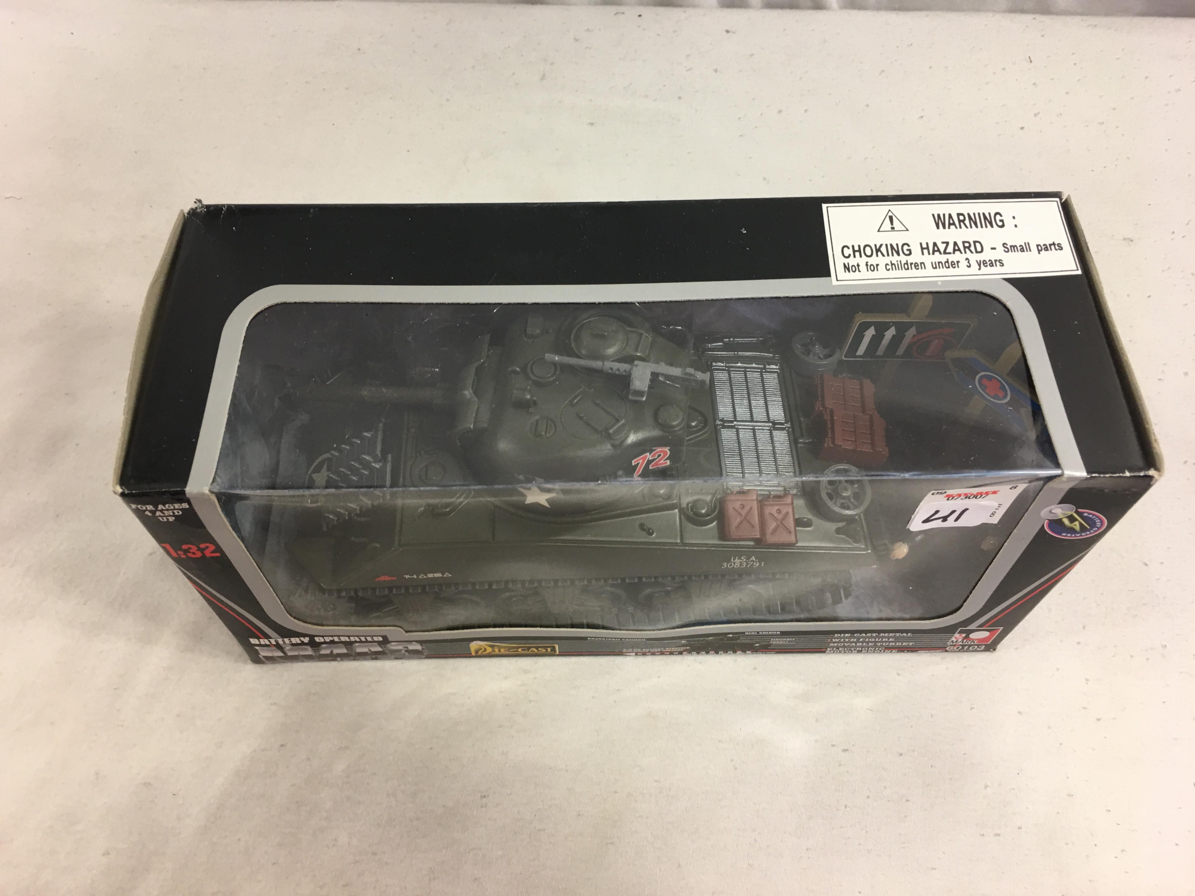 Collector Mark Toy 60103 Battery Operated M4AC Scale 1/32 DieCast Tank