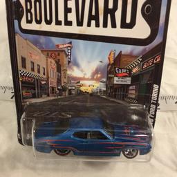 NIP Collector Hot wheels Classics 1/64 Scale Red Line Wheels DieCast '70 Ford Torino Boulevard Car