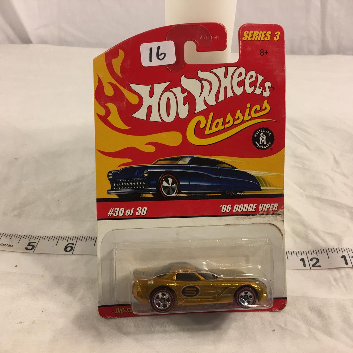 NIP Collector Hot wheels Classics 1/64 Scale Red Line Wheels DieCast Car '06 Dodge Viper #30 Of 30