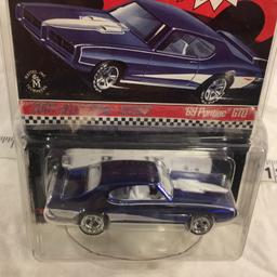 NIP Collector Hot wheels  1/64 Scale Red Line Club DieCast Metal & Plastic '69 Pontiac GTO 2007 Seri