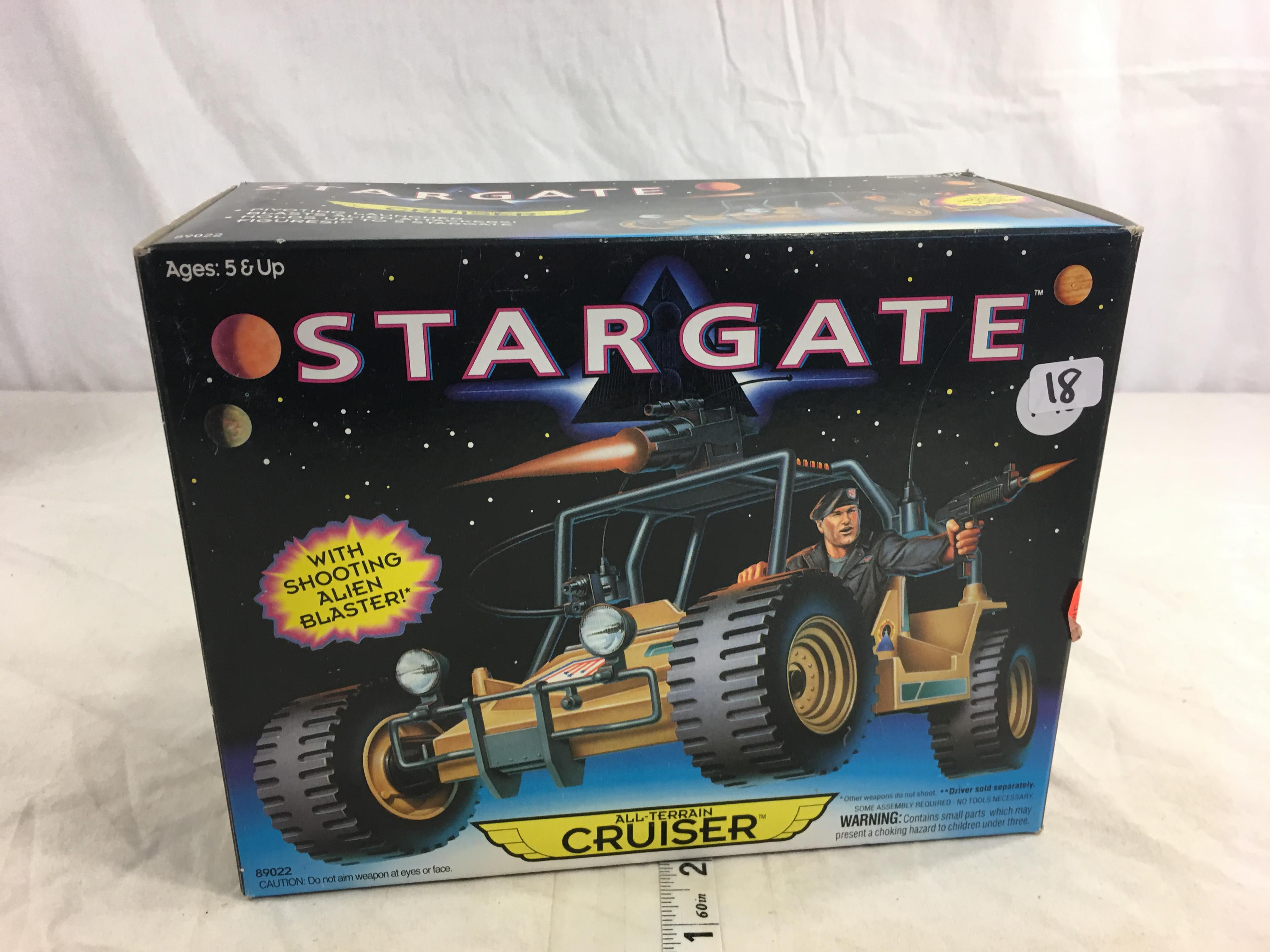 Collector Loose in Box Stargate with Shooting Alien Blaster Cruiser