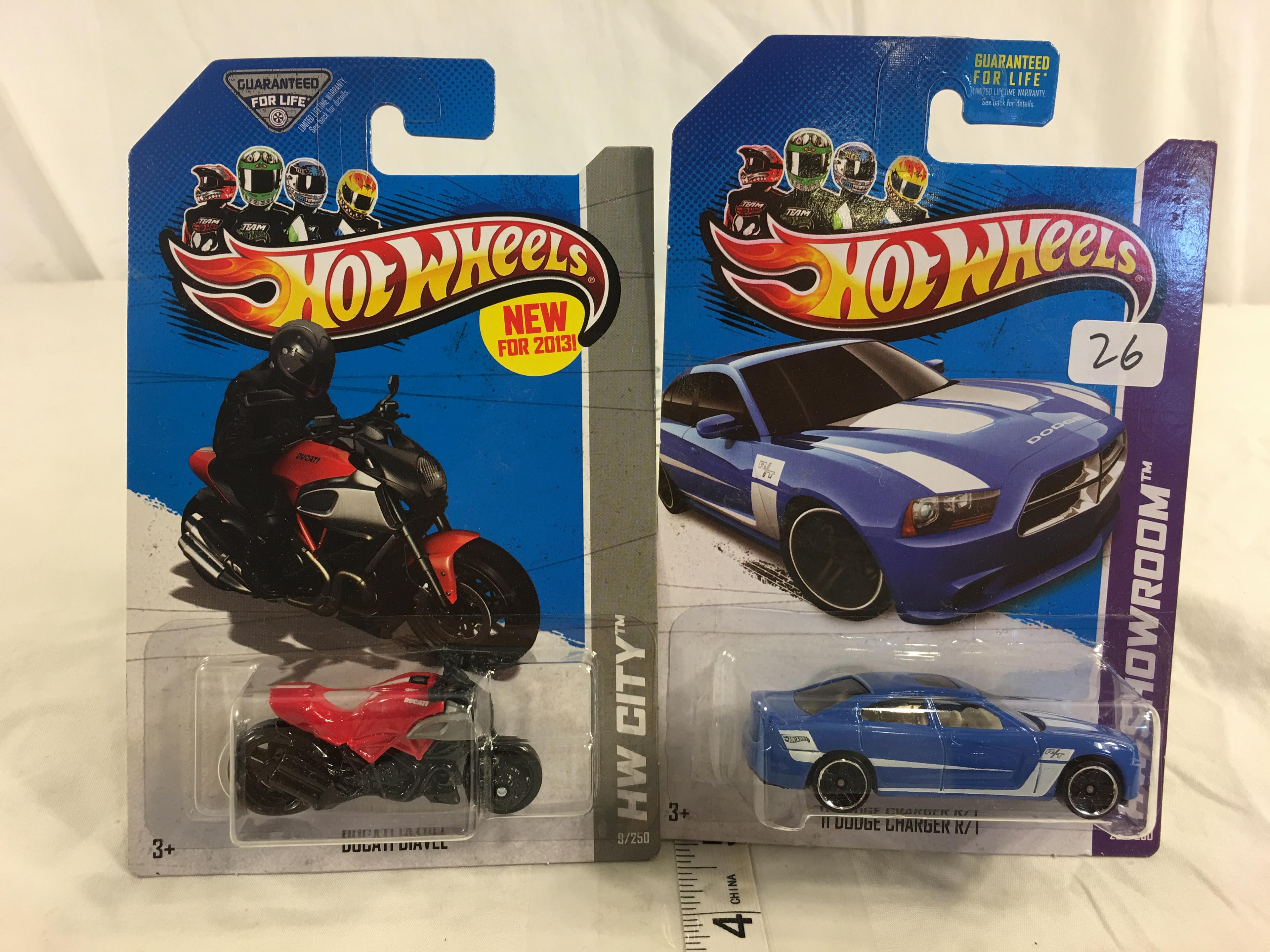 Lot of 2 Pieces Collector New in Package Hot wheels 1/64 Scale Die-cast Metal & Plastic Parts