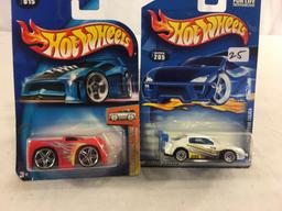 Lot of 2 Pieces New in Package Hot wheels Mattel 1/64 Scale Die-Cast Metal & Plastic Parts Cars