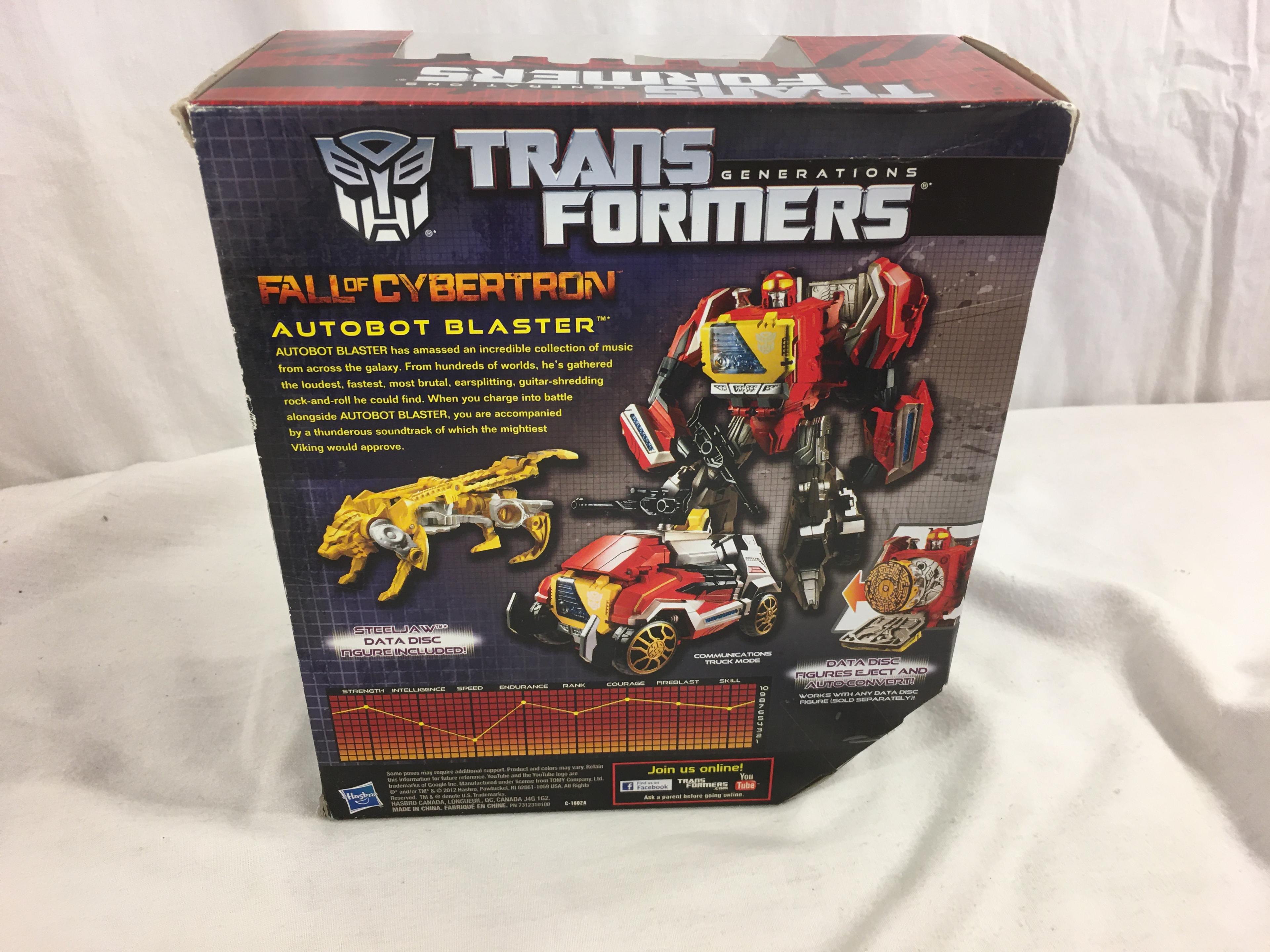 Collector Hasbro Transformers Generations Fall Of Cybertron Autobot Blaster 9"