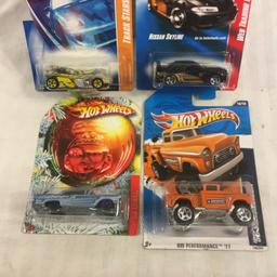 Lot of 4 Pieces Collector New in Package Hot wheels 1/64 Scale Die-cast Metal & Plastic Parts