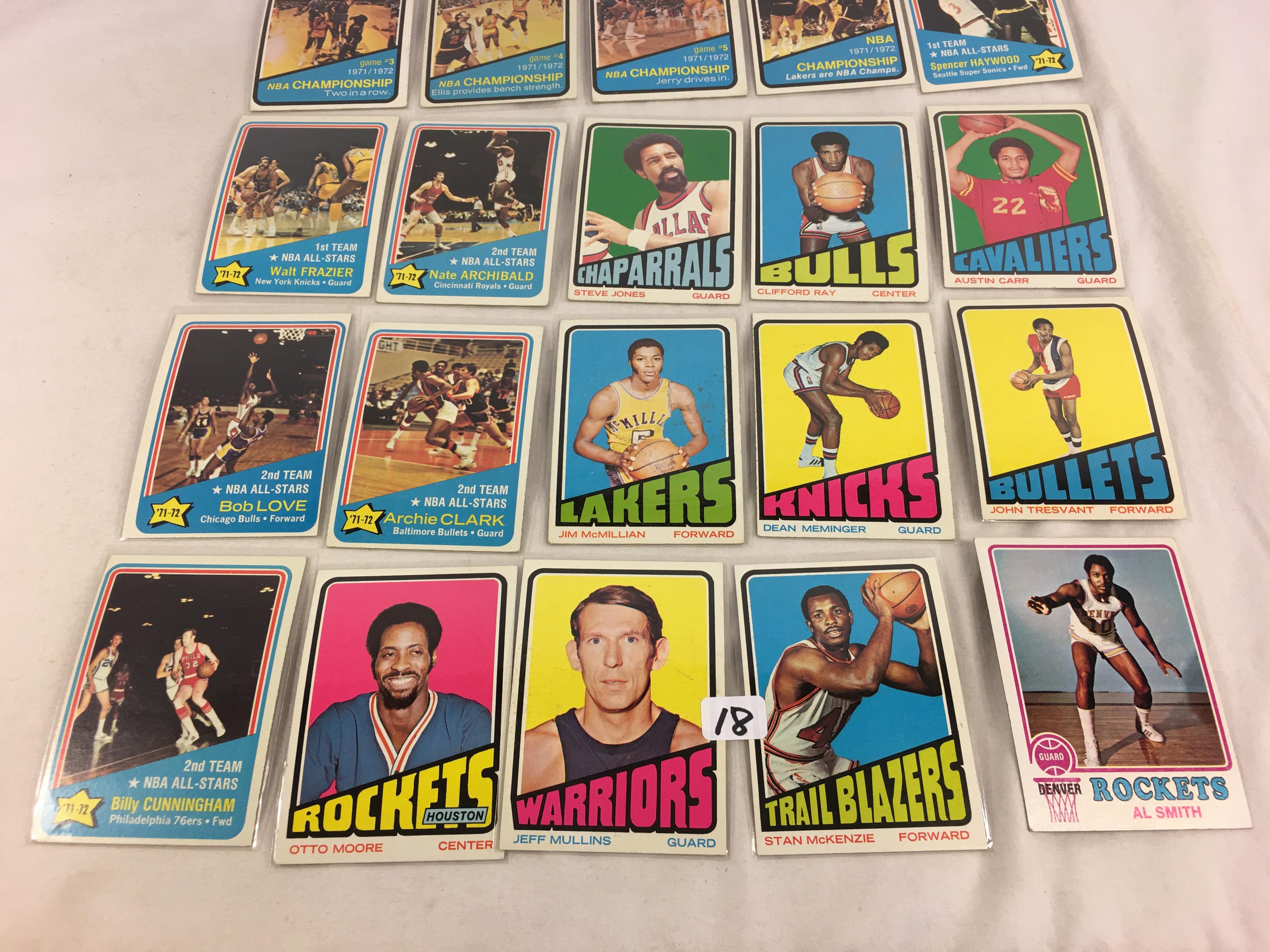 Lot of 20 Pcs Collector Vintage Sport NBA Basketball Sport Cards Assorted Players & Cards