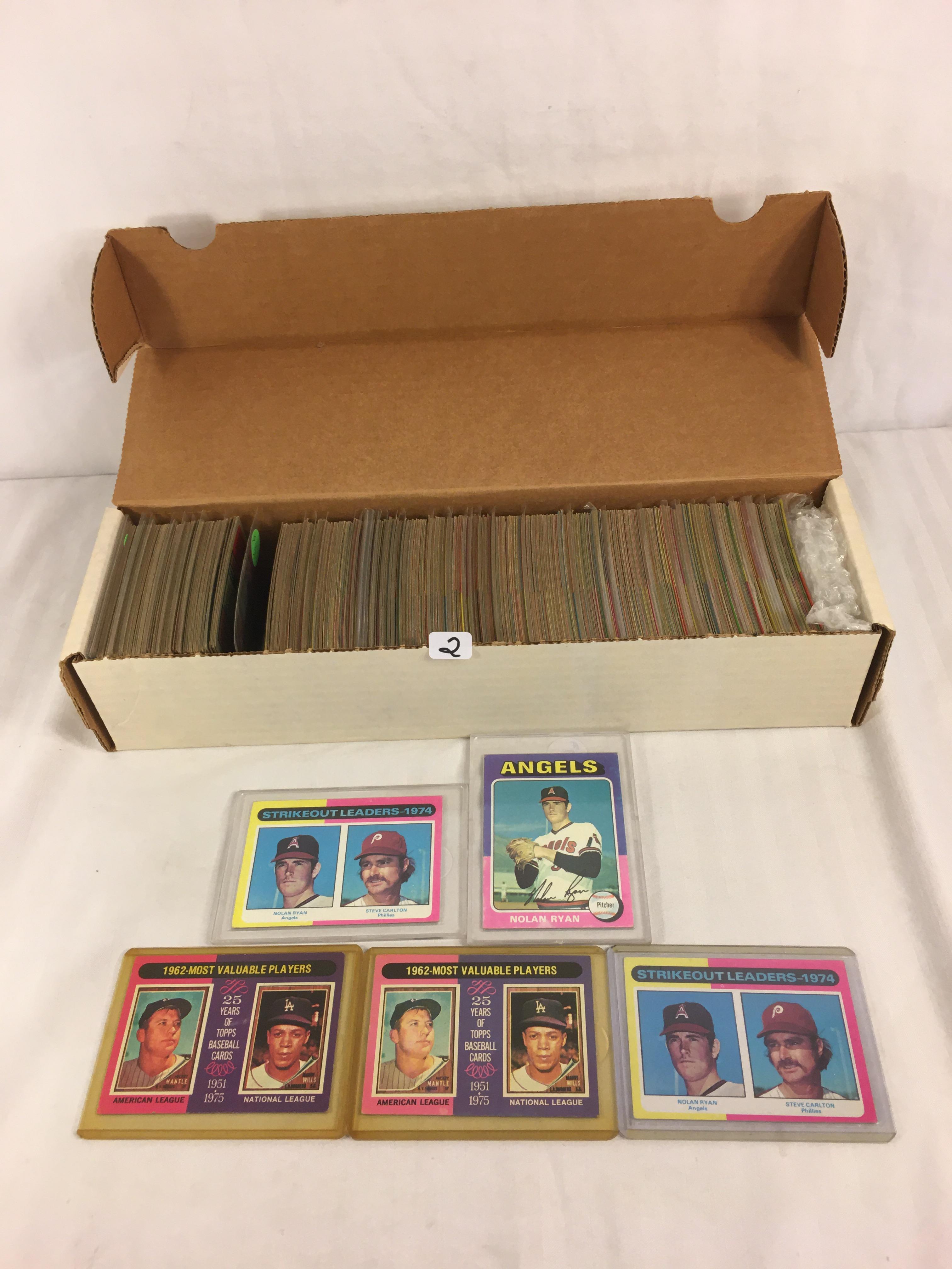 Collector Vintage 1975 Topps Sport Trading Baseball Cards in Box - See Pictures