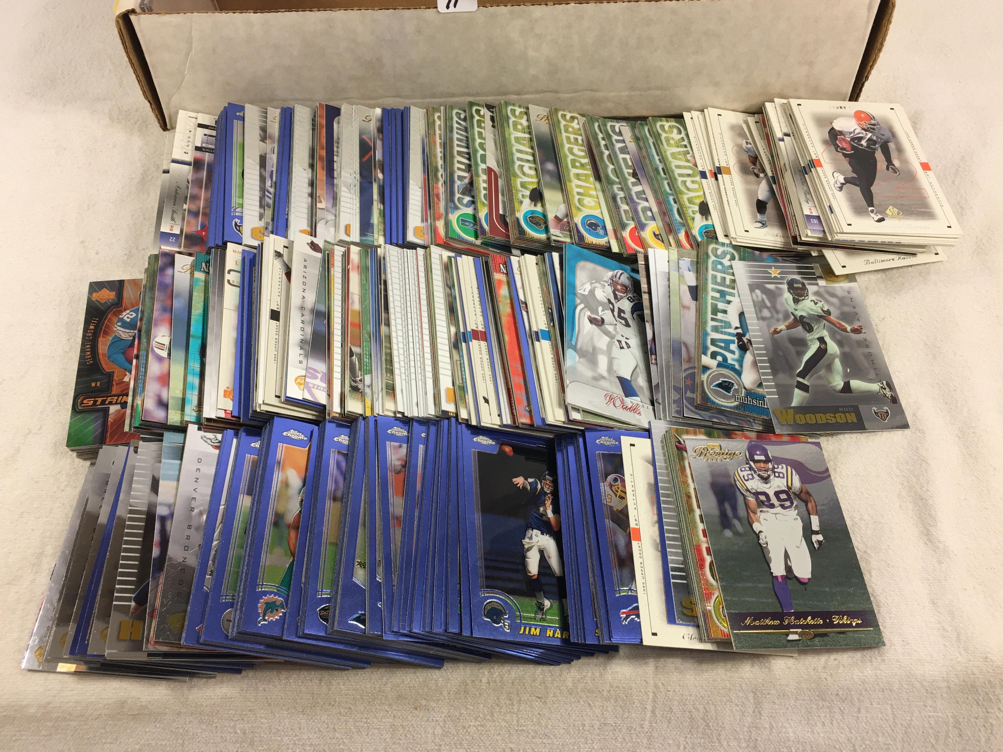 Collector Loose Donruss 2000 NFL Football Trading Cards In A Box