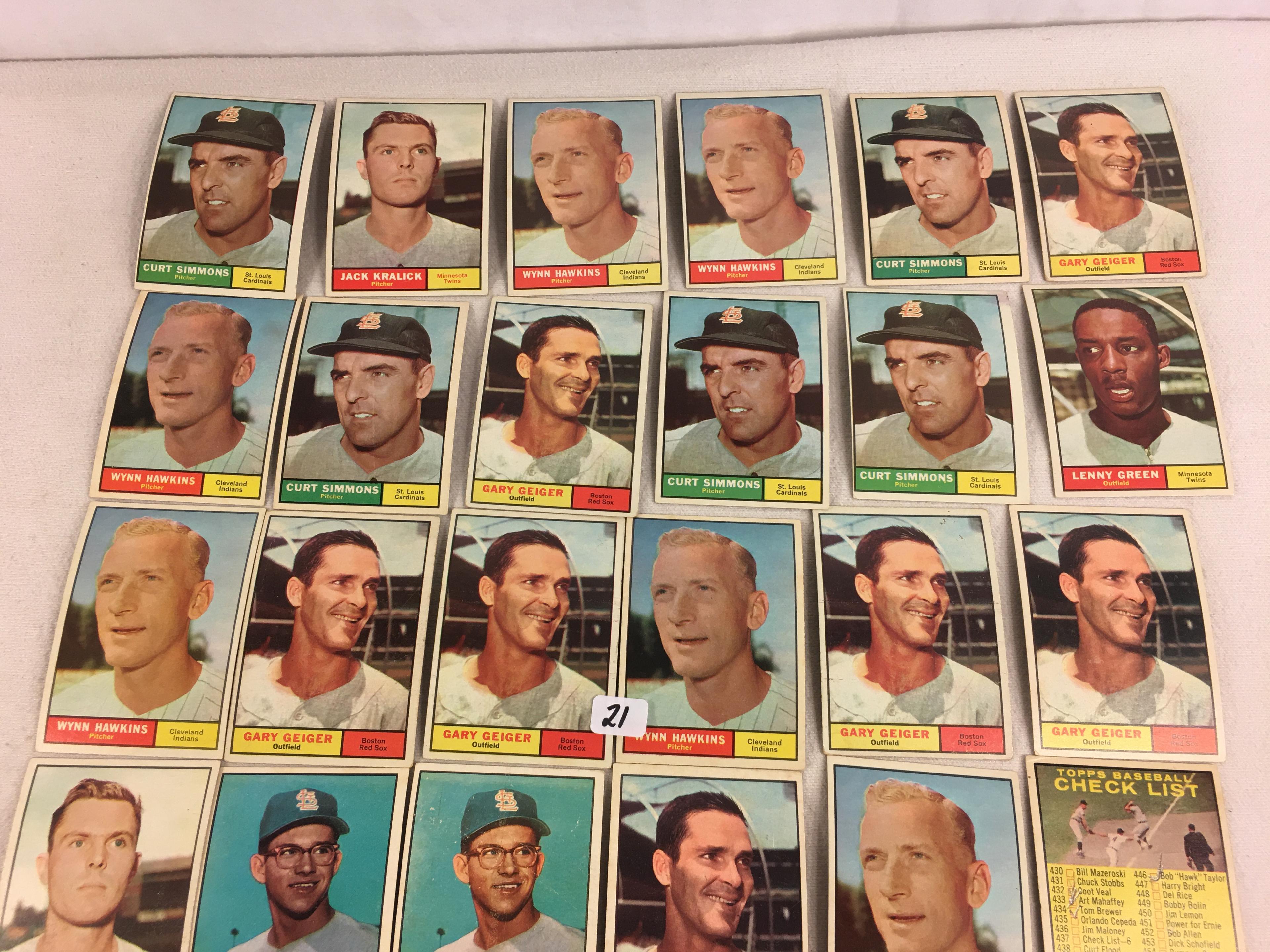 Lot of 30 Pcs Loose Collector Vintage Sport Trading Baseball Cards Assorted Players & Cards