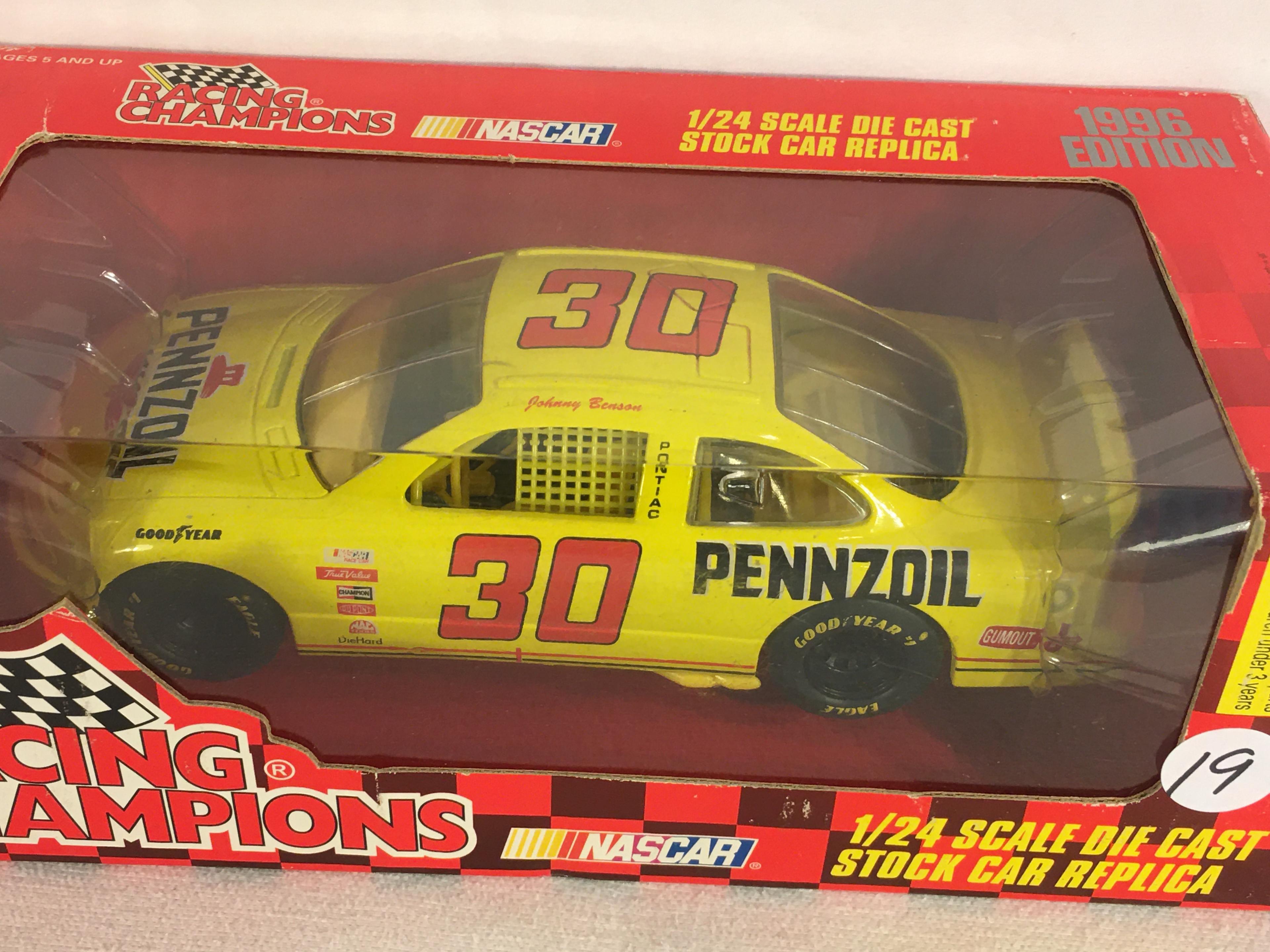 Collector Racing Champions Nascar 1/24 Scale DieCast Stock Car Replica 1996 Edition