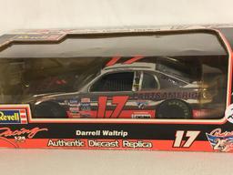 Collector Revell Racing Authentic DieCast Replica 1:24 Scale Darrell Waltrip Replica #17