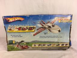 Hot wheels Formula Fuelers Sky Force 2 in 1 Action Size: 17.5 by 10" Box Has Damage