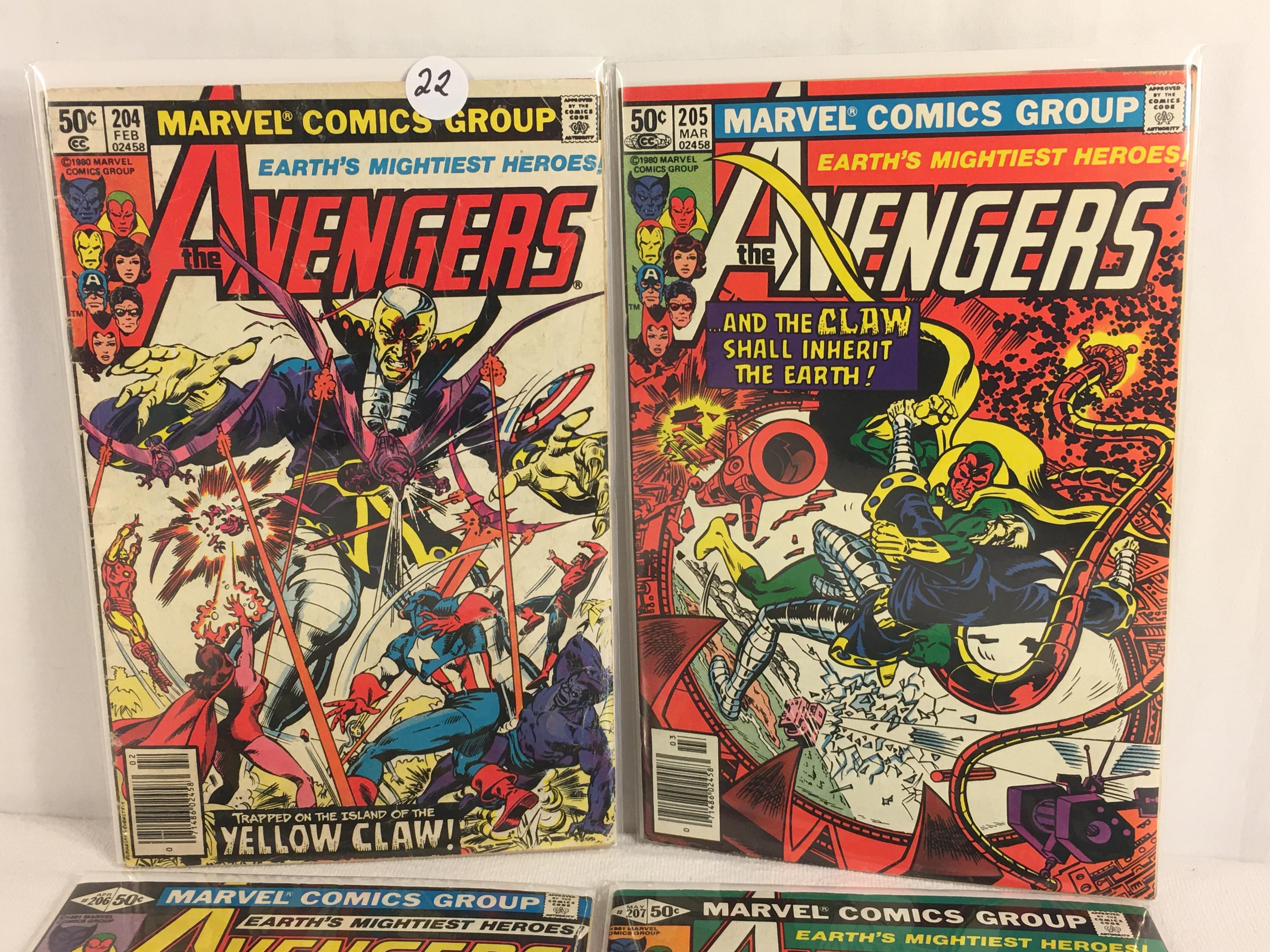 Lot of 4 Collector Vintage Marvel The Avengers Comic Books No.204.205.206.207.