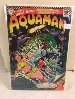 Collector Vintage DC Comics Aquaman Comic Book No.33