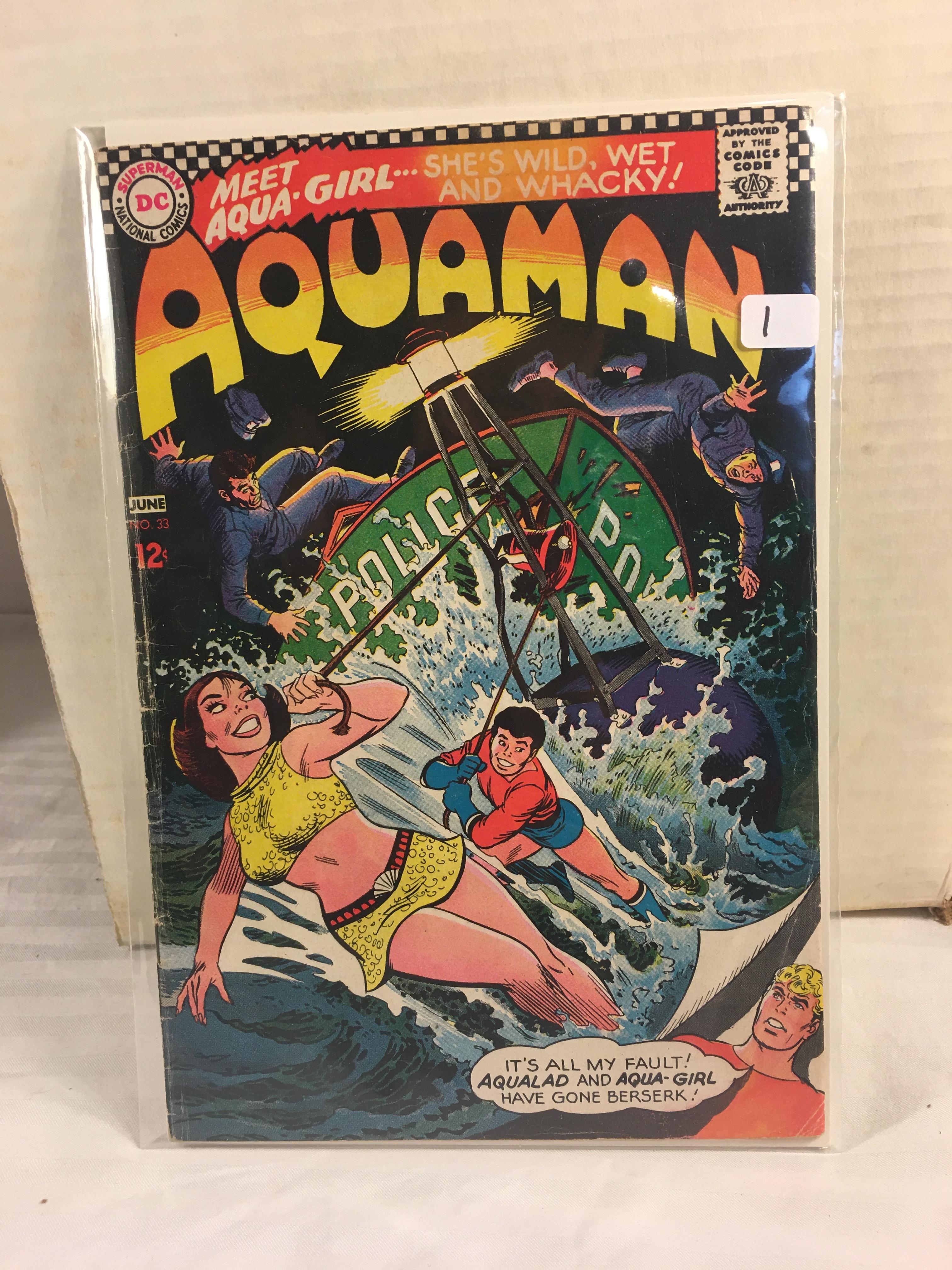 Collector Vintage DC Comics Aquaman Comic Book No.33