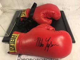 Collector Everlast Boxing Gloves Signed by Mike Tyson in Case w/ COA - See Pictures