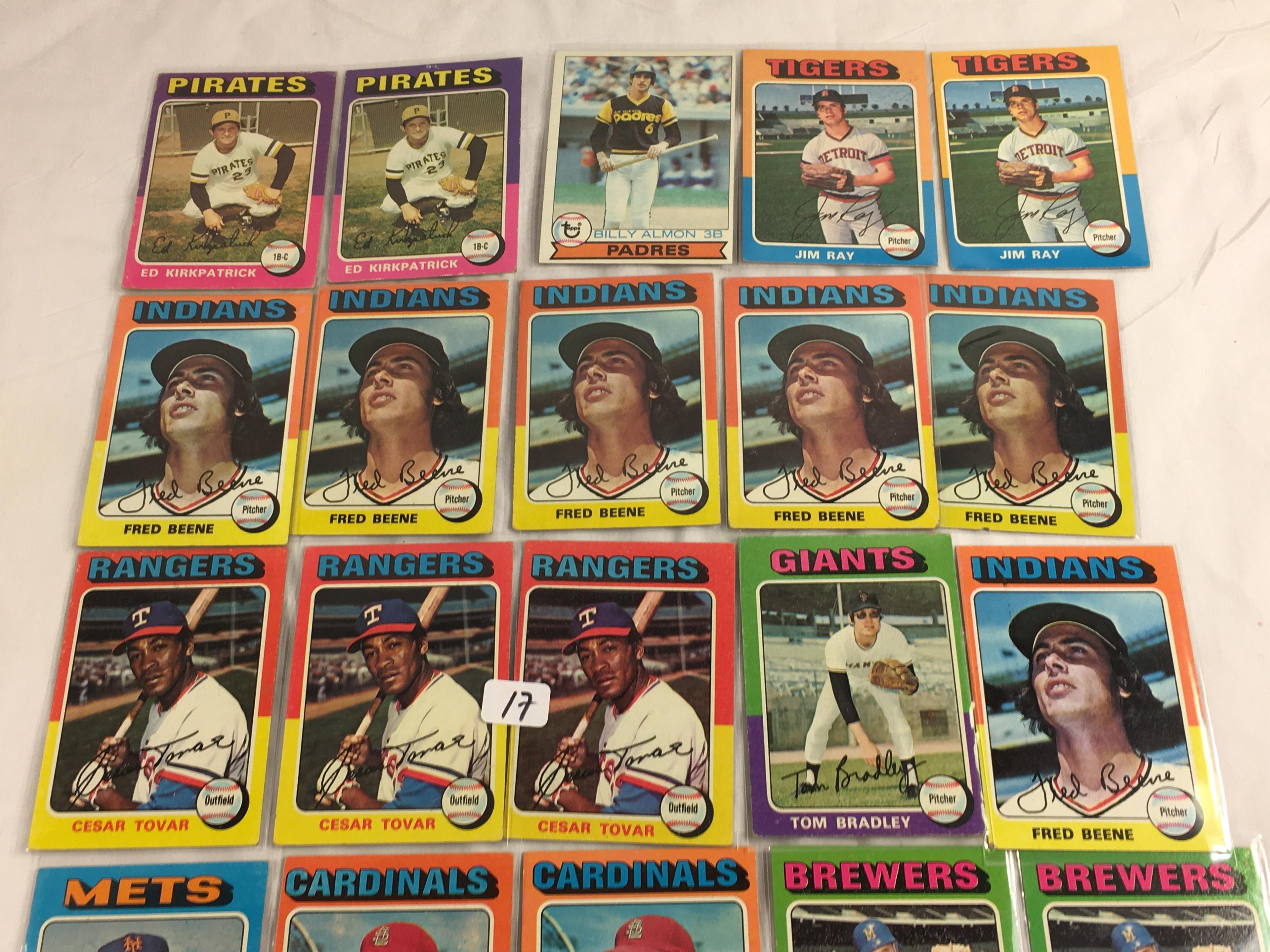 Lot of 20 Pcs Collector Loose Vintage Assorted Players Baseball Cards - See Pictures