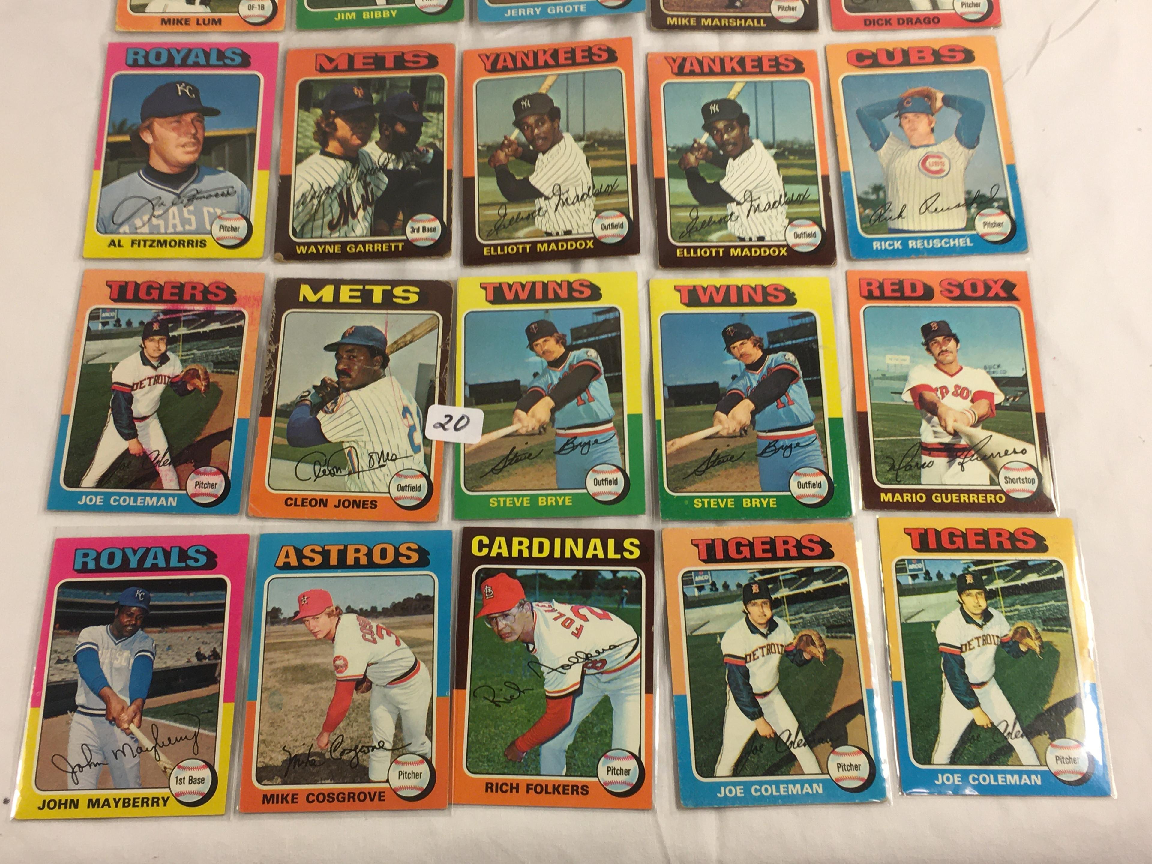 Lot of 20 Pcs Collector Loose Vintage Assorted Players Baseball Cards - See Pictures