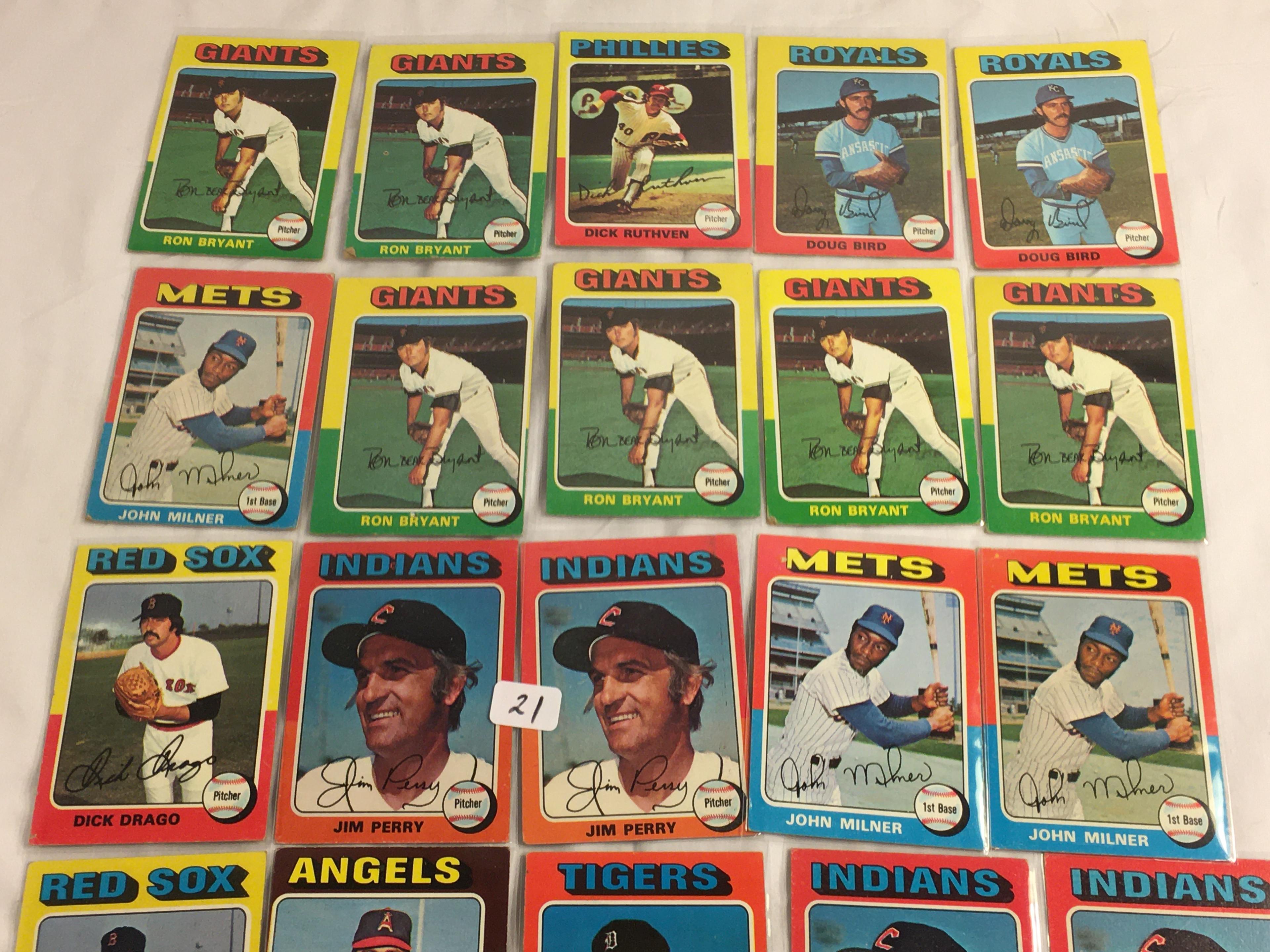 Lot of 20 Pcs Collector Loose Vintage Assorted Players Baseball Cards - See Pictures