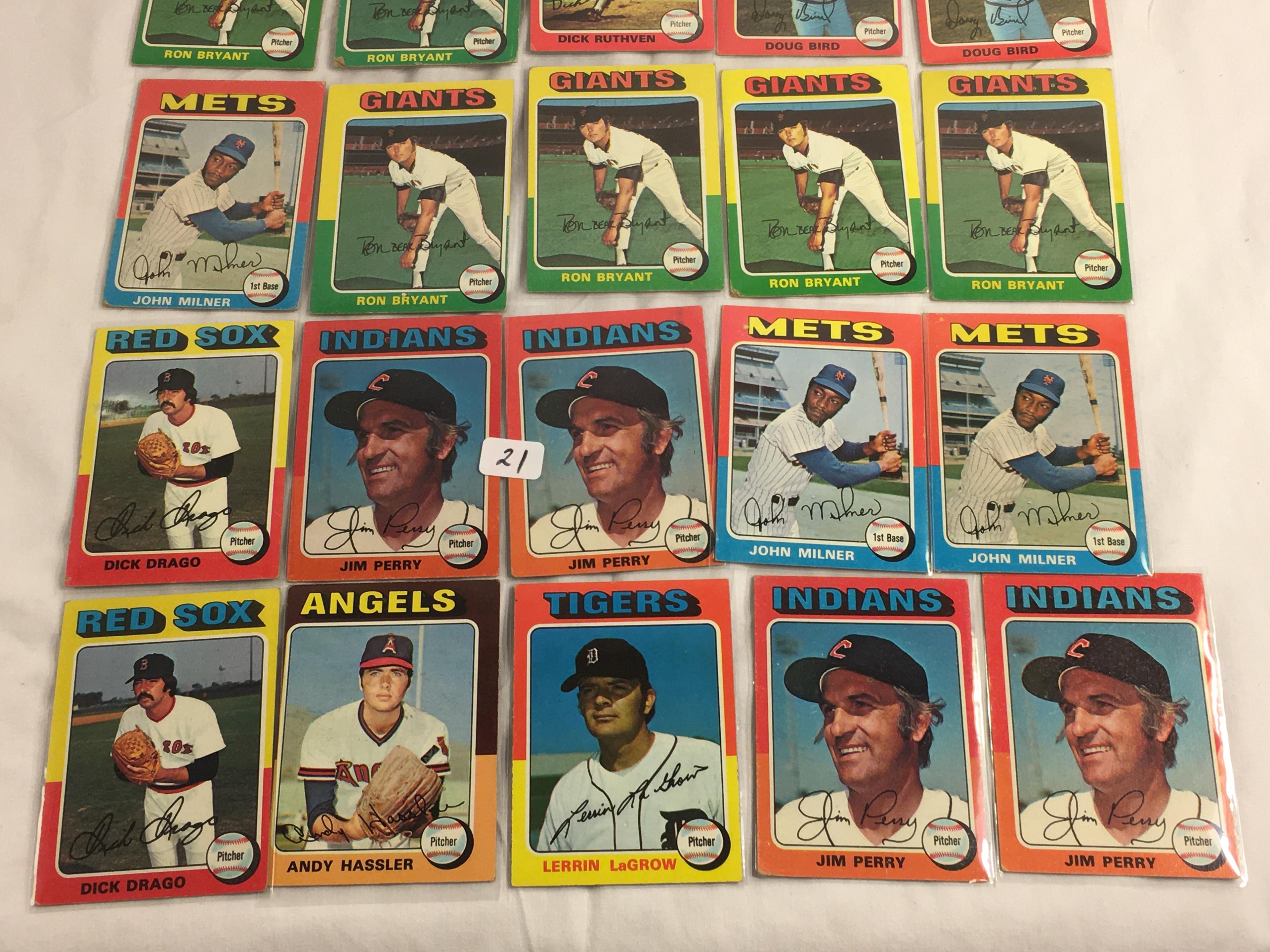 Lot of 20 Pcs Collector Loose Vintage Assorted Players Baseball Cards - See Pictures