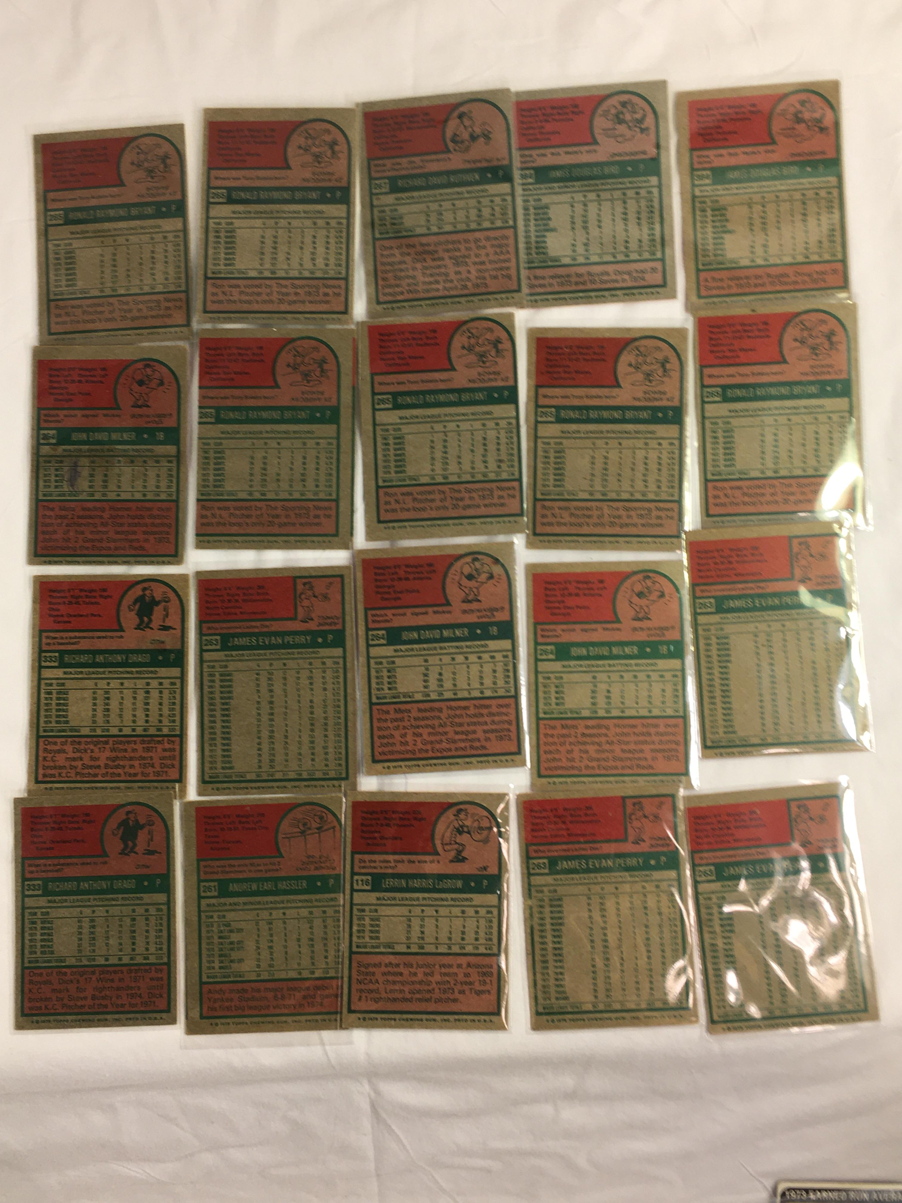 Lot of 20 Pcs Collector Loose Vintage Assorted Players Baseball Cards - See Pictures