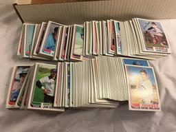Collector Loose in Box Vintage 1982 Topps MLB Baseball Sport Trading Cards - See Pictures