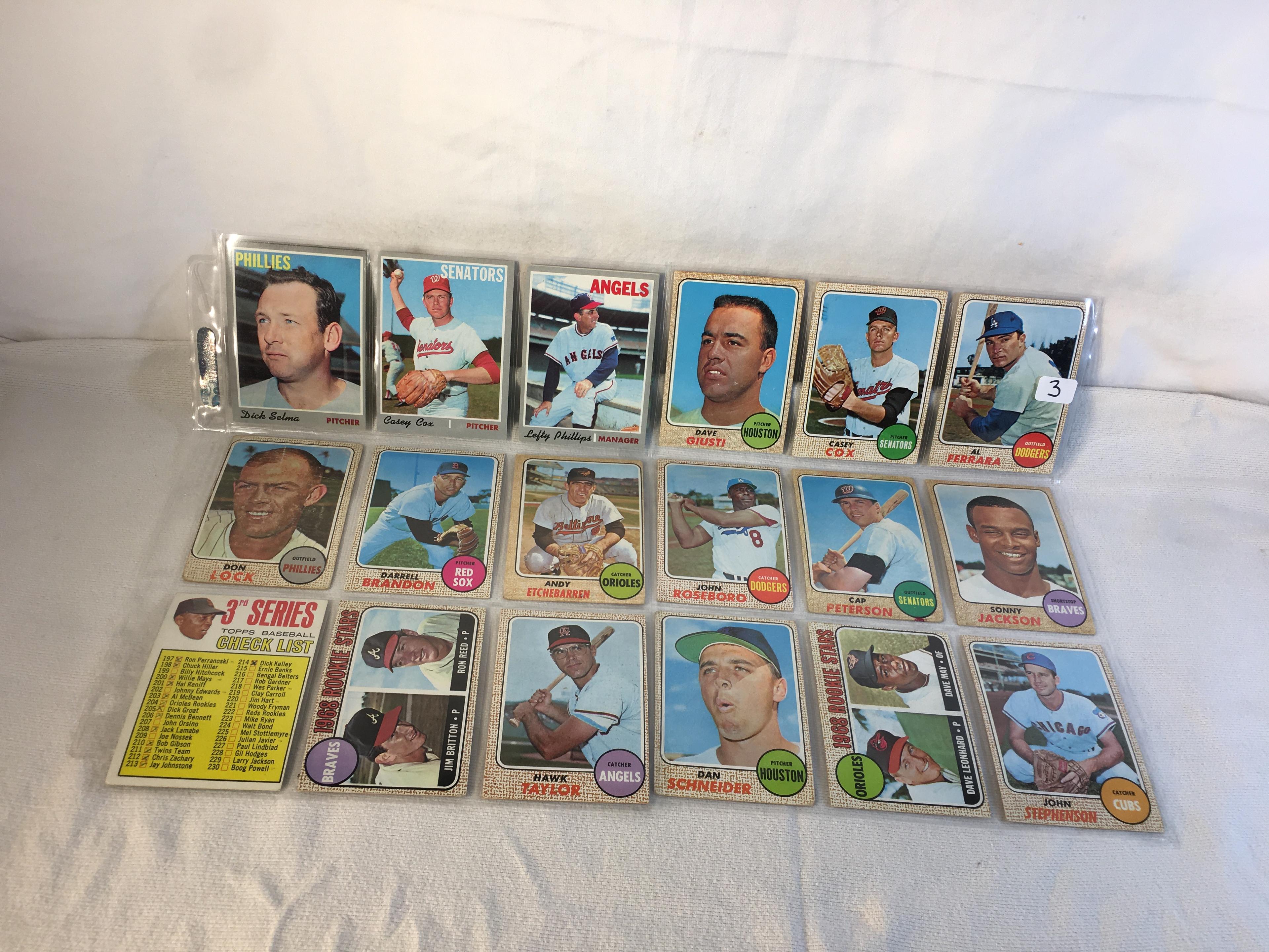 Lot of 18 Pcs Collector Vintage  MLB Baseball  Sport Trading Assorted Cards & Players - See Photos