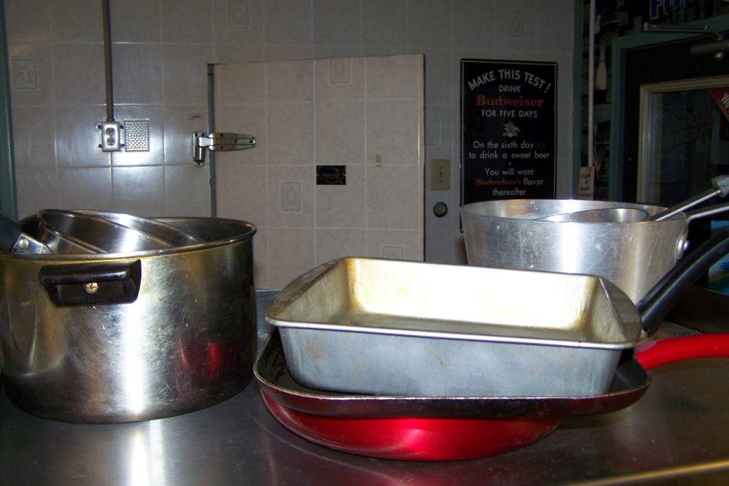 ASSORTMENT OF POTS, PANS, SKILLETS, AND MEAT PRESS (11 PIECES)