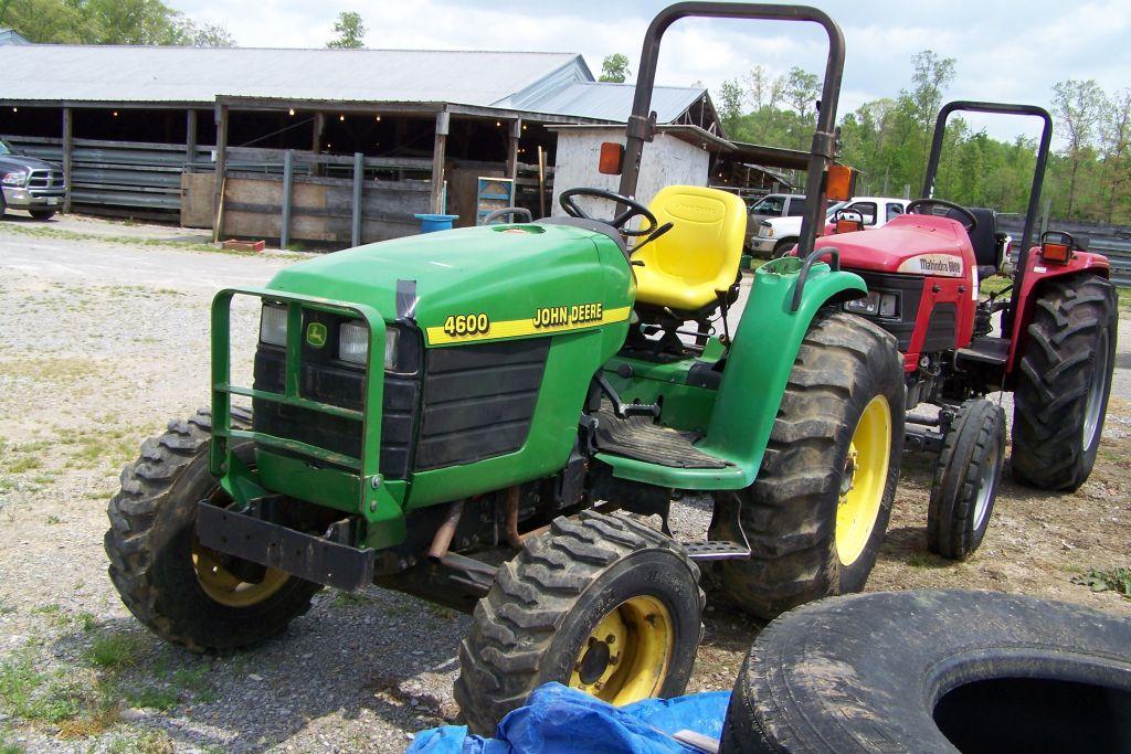 JOHN DEERE 4600 TRACTOR, HOURS SHOWING: 4202, 4WD, VIN: LV4600P160060