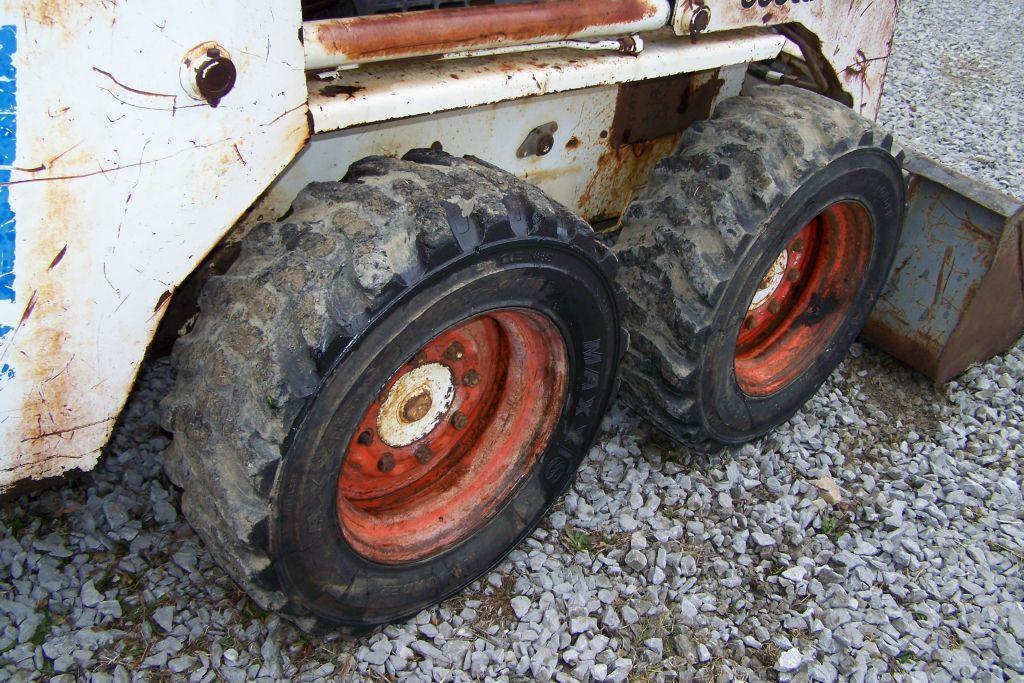 743 BOBCAT SKID STEER, 66" BUCKET, FOAM FILLED TIRES, HOURS SHOWING: 5860,