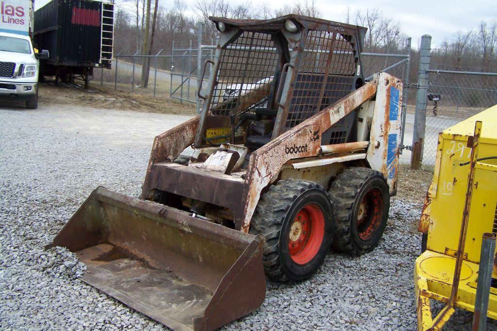 743 BOBCAT SKID STEER, 66" BUCKET, FOAM FILLED TIRES, HOURS SHOWING: 5860,