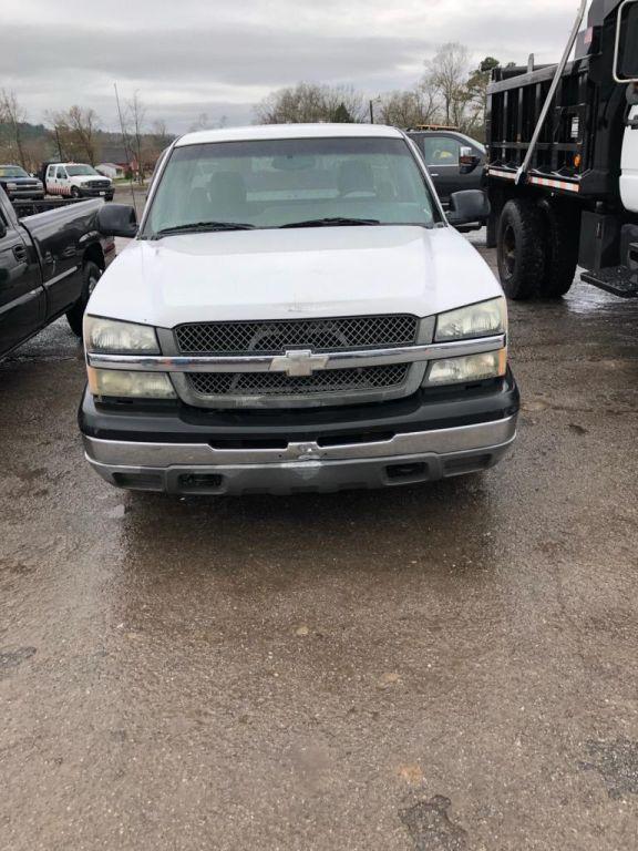 2003 WHITE CHEVROLET SILVERADO 2WD LONGBED TRUCK, AUTOMATIC, GAS, MILES SHOWING: 273,188,