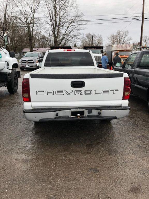 2003 WHITE CHEVROLET SILVERADO 2WD LONGBED TRUCK, AUTOMATIC, GAS, MILES SHOWING: 273,188,