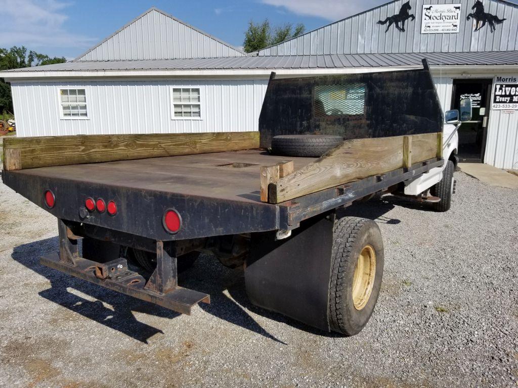 1997 FORD FLATBED TRUCK, F450, 5 SPEED, 2WD, 11' BED, APPROX 225,000 MILES,