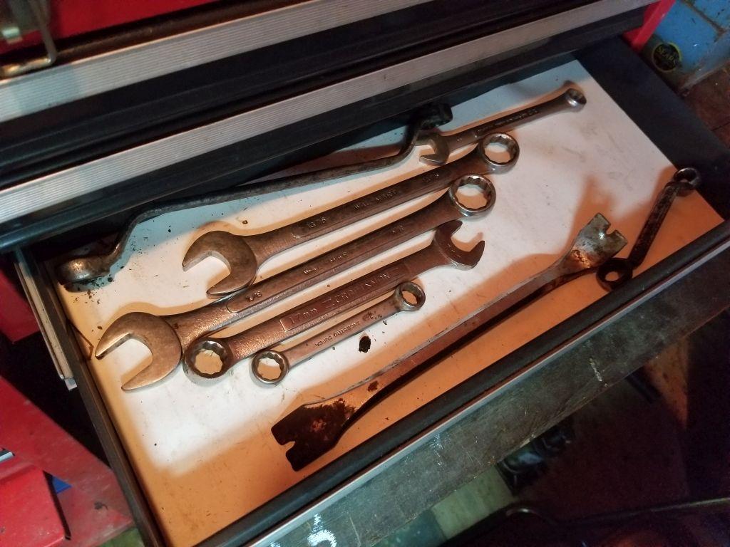 CRAFTSMAN TOOLBOX W/ CONTENT...SEE PICTURES!