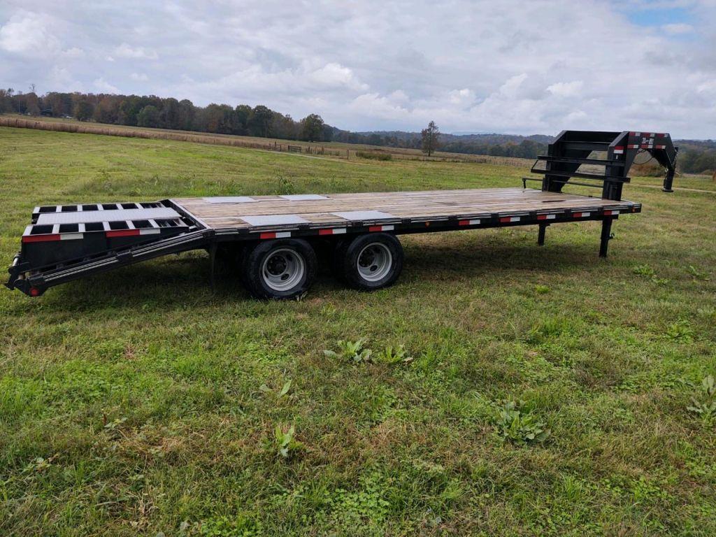 ELITE 20' WITH 5' DOVE FLATBED GOOSENECK TRAILER, WITH RAMPS, TANDEM AXLE,