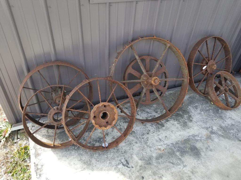 ANTIQUE IRON WAGON WHEELS (6) ASSORTED SIZES FROM 1.5' - 2.5'