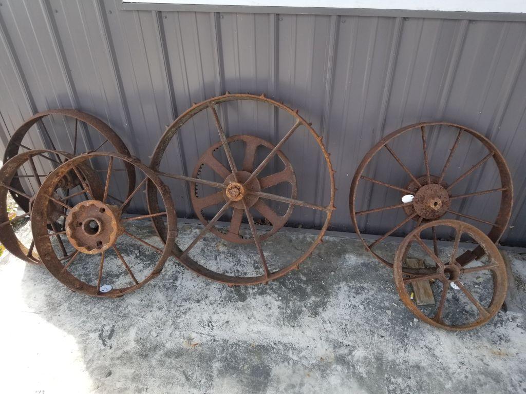 ANTIQUE IRON WAGON WHEELS (6) ASSORTED SIZES FROM 1.5' - 2.5'