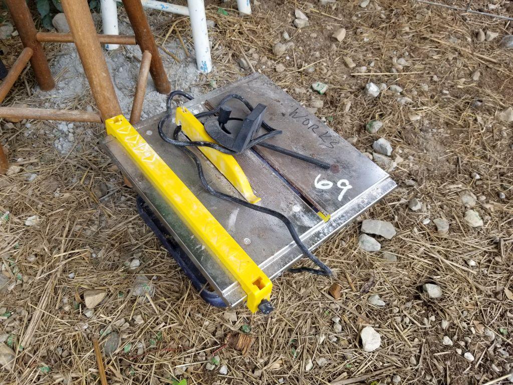 TILE SAW, SELLER SAYS WORKS