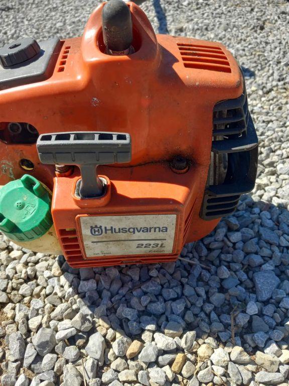 HUSQVARNA 223L WEEDEATER, SELLER SAYS STARTS AND RUNS