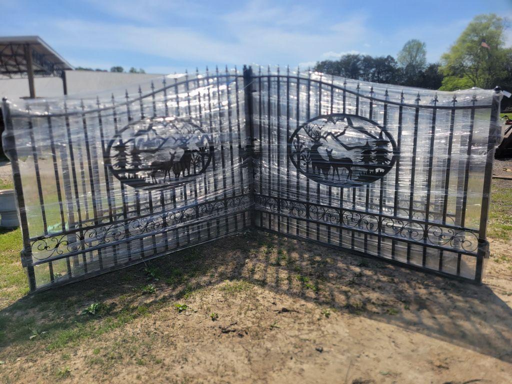 UNUSED 2024 GREATBEAR 20' BI PARTING DEER IRON ENTRANCE GATES, **SELLS ABSO