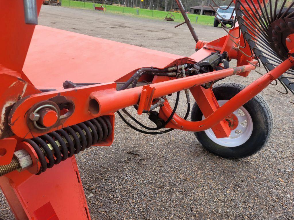 KUHN SR108 SPEED RAKE, 8 WHEEL, W/ KICKER WHEEL, HYDRAULIC