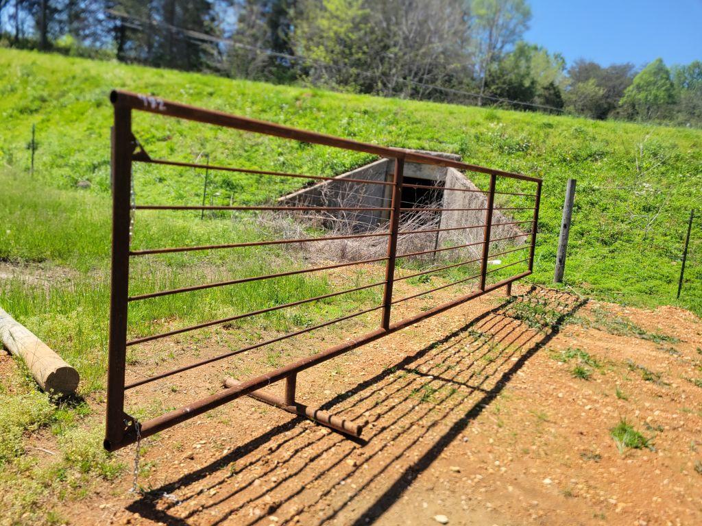 NEW 24' HEAVY DUTY FREE STANDING CORRAL PANEL